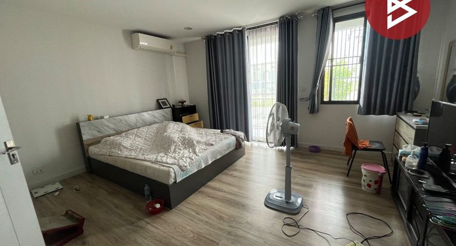 For sale 4 bedrooms retail Space in Ban Pho, Chachoengsao