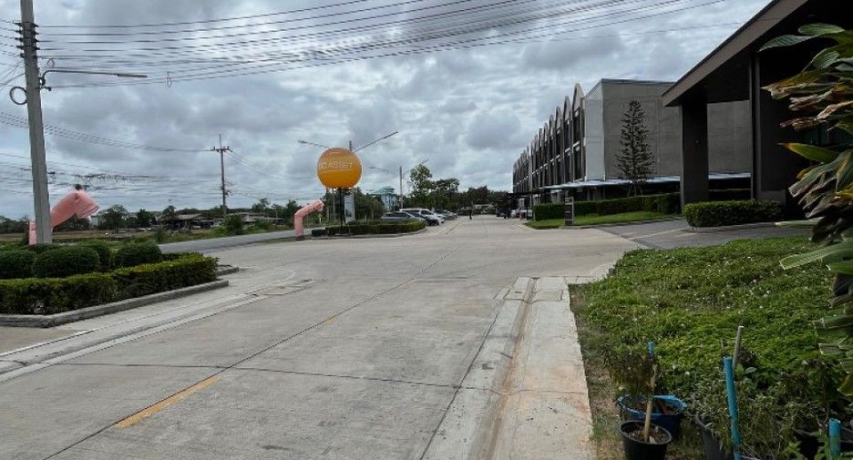 For sale 4 bedrooms retail Space in Ban Pho, Chachoengsao