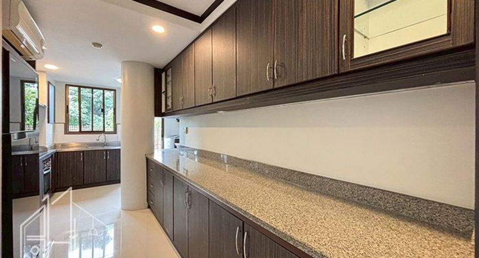 Condo en alquiler de 3 habitaciones en Watthana, Bangkok