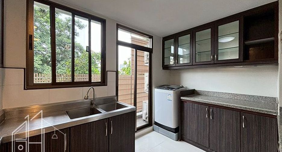 Condo en alquiler de 3 habitaciones en Watthana, Bangkok