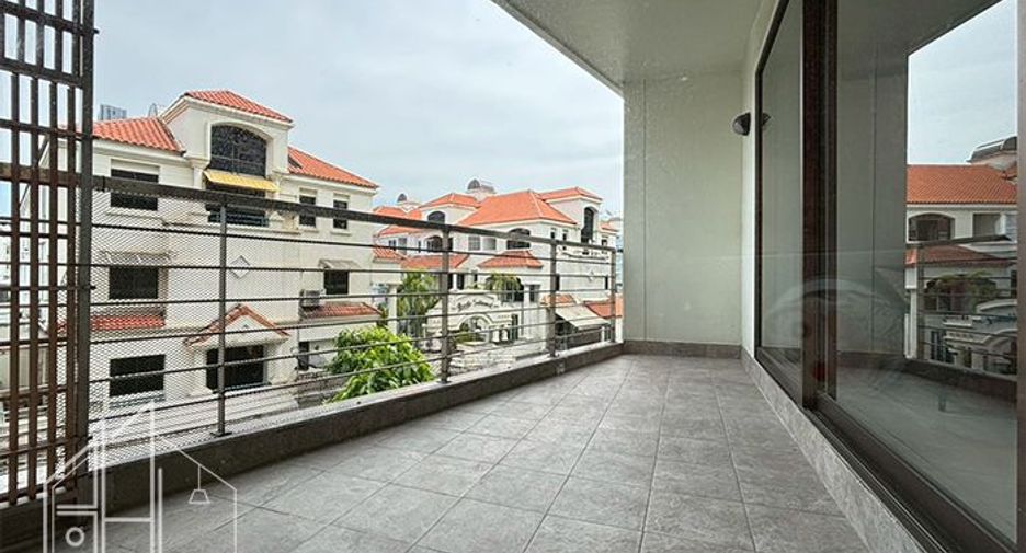 Condo en alquiler de 3 habitaciones en Watthana, Bangkok