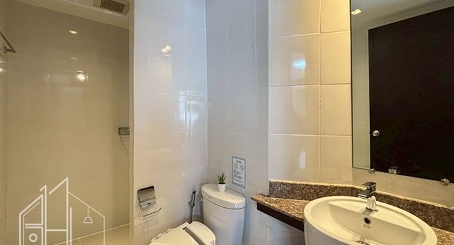 Condo en alquiler de 3 habitaciones en Watthana, Bangkok