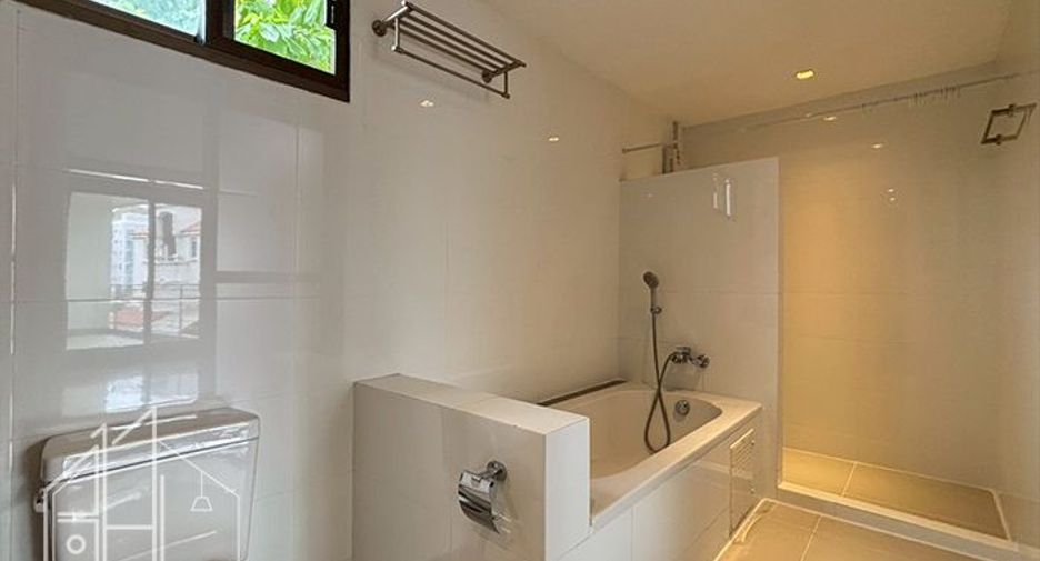 Condo en alquiler de 3 habitaciones en Watthana, Bangkok