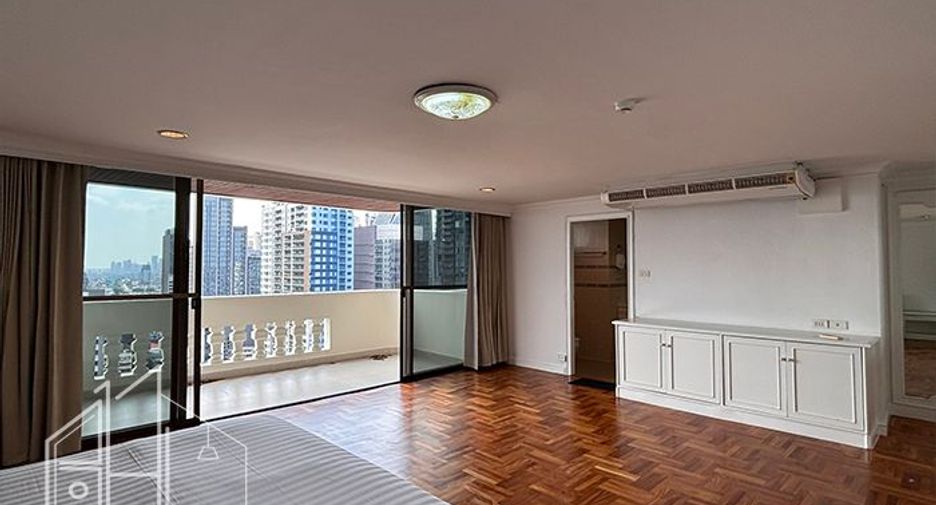 Condo en alquiler de 3 habitaciones en Watthana, Bangkok
