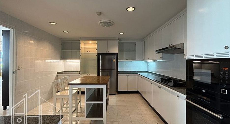 Condo en alquiler de 3 habitaciones en Watthana, Bangkok