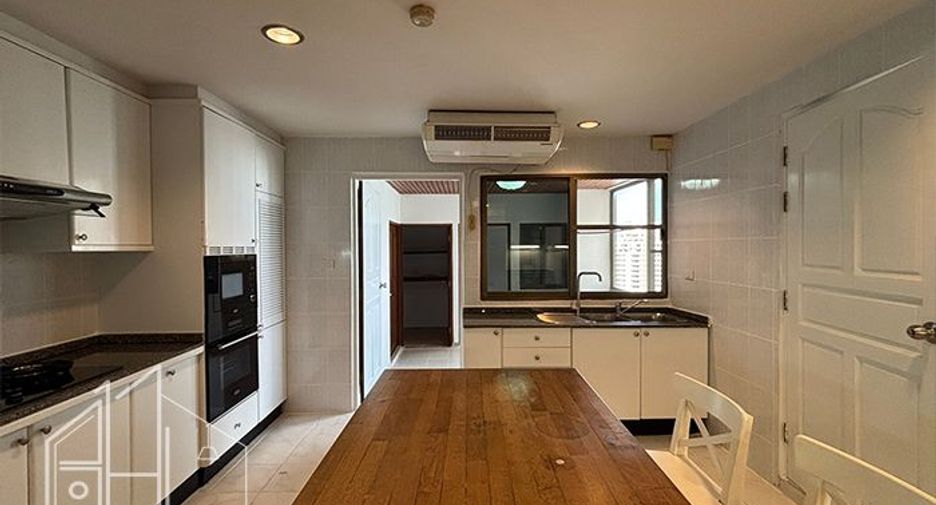 Condo en alquiler de 3 habitaciones en Watthana, Bangkok