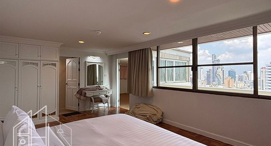 Condo en alquiler de 3 habitaciones en Watthana, Bangkok