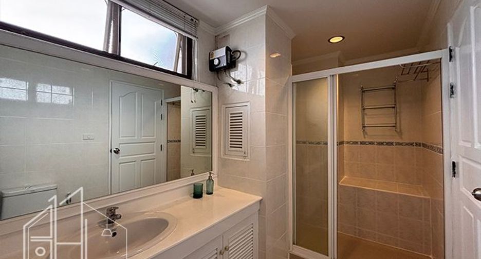 Condo en alquiler de 3 habitaciones en Watthana, Bangkok