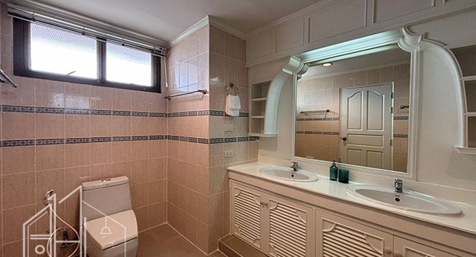 Condo en alquiler de 3 habitaciones en Watthana, Bangkok
