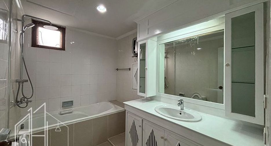 Apartamento en alquiler de 4 habitaciones en Watthana, Bangkok