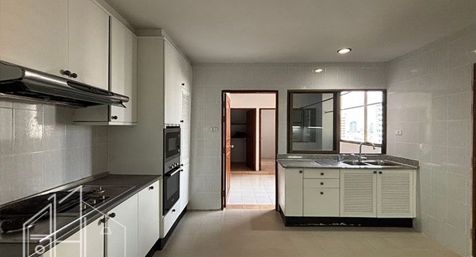 Condo en alquiler de 3 habitaciones en Watthana, Bangkok