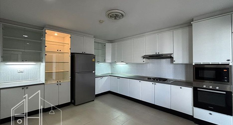 Condo en alquiler de 3 habitaciones en Watthana, Bangkok