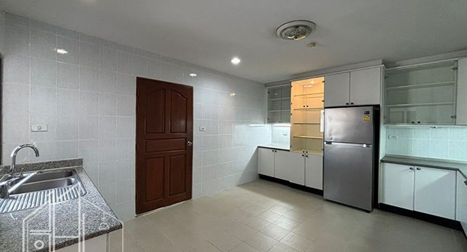 Condo en alquiler de 3 habitaciones en Watthana, Bangkok