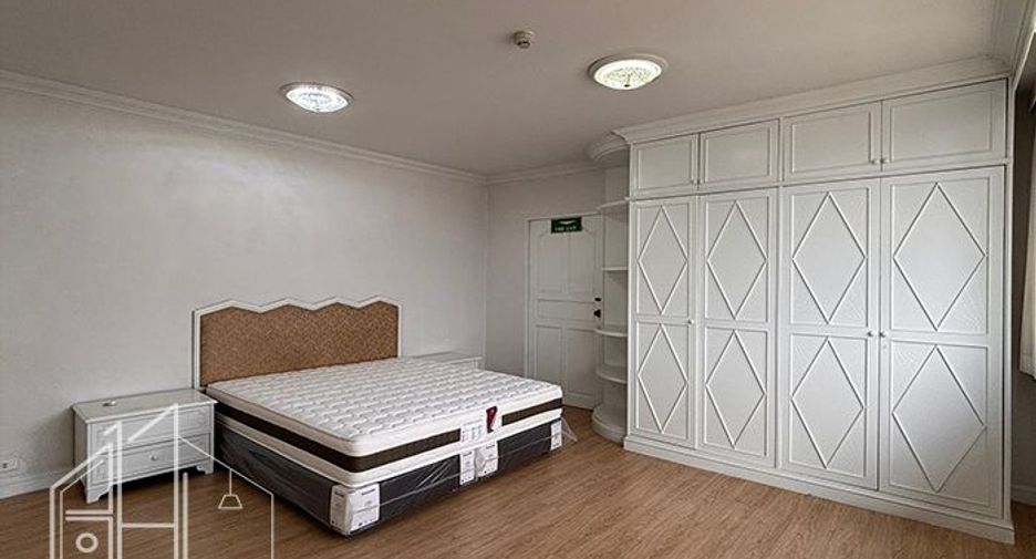 Condo en alquiler de 3 habitaciones en Watthana, Bangkok
