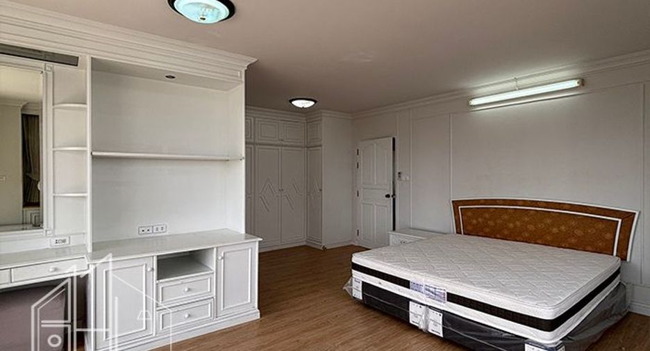 Condo en alquiler de 3 habitaciones en Watthana, Bangkok