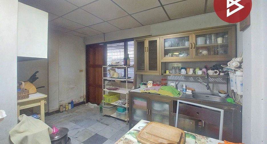 For sale 4 bedrooms townhouse in Chatuchak, Bangkok
