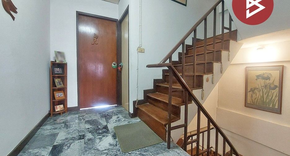 For sale 4 bedrooms townhouse in Chatuchak, Bangkok