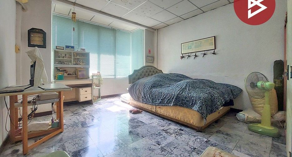 For sale 4 bedrooms townhouse in Chatuchak, Bangkok