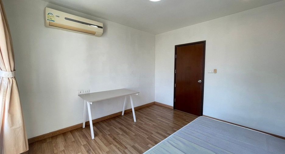 Wohnung zur Miete mit 3 Zimmer in Khlong Toei, Bangkok