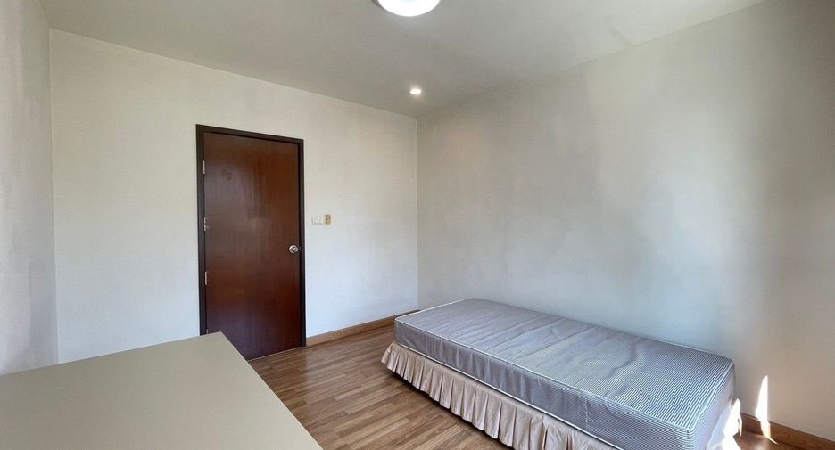 Wohnung zur Miete mit 3 Zimmer in Khlong Toei, Bangkok