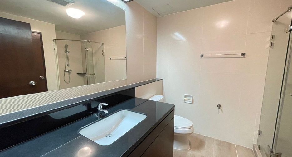 Wohnung zur Miete mit 3 Zimmer in Khlong Toei, Bangkok