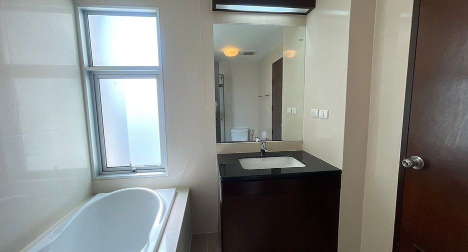 Wohnung zur Miete mit 3 Zimmer in Khlong Toei, Bangkok