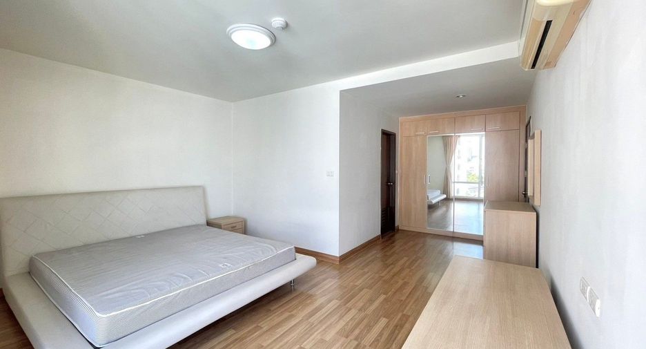 Wohnung zur Miete mit 3 Zimmer in Khlong Toei, Bangkok