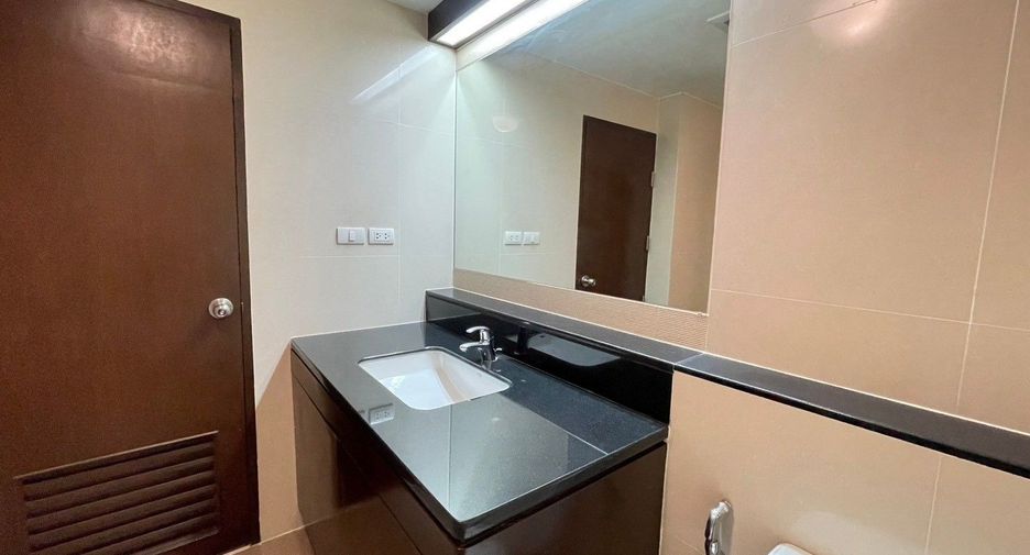 Wohnung zur Miete mit 3 Zimmer in Khlong Toei, Bangkok
