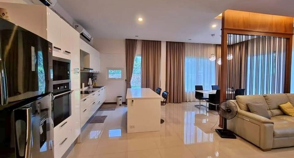 Villa en alquiler de 3 habitaciones en Huay Yai, Pattaya