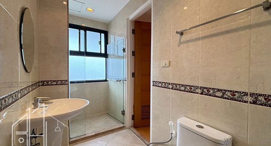 Wohnung zur Miete mit 3 Zimmer in Watthana, Bangkok