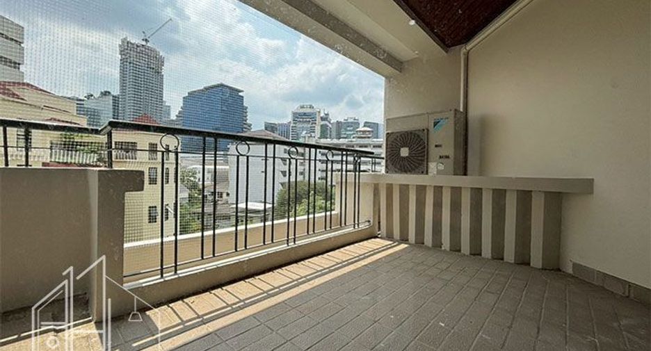 Condo en alquiler de 3 habitaciones en Khlong Toei, Bangkok