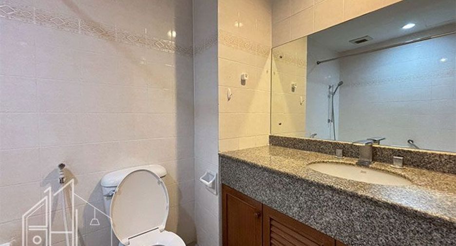 Condo en alquiler de 3 habitaciones en Khlong Toei, Bangkok