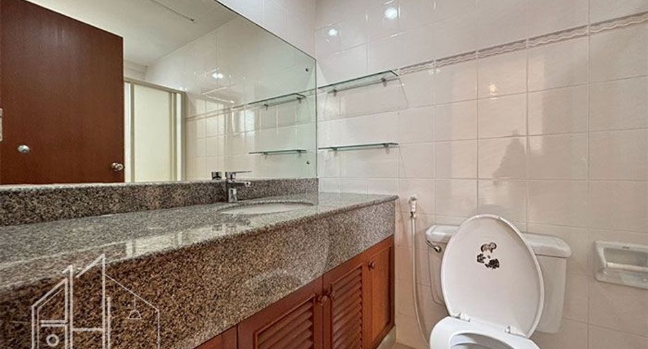 Condo en alquiler de 3 habitaciones en Khlong Toei, Bangkok