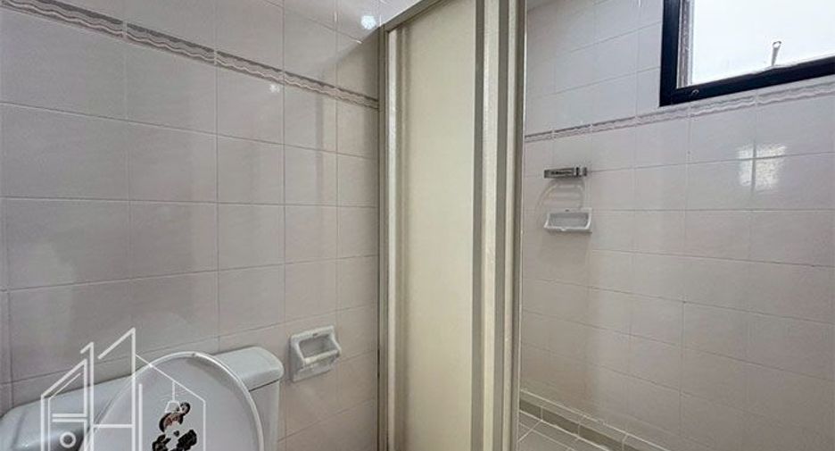 Condo en alquiler de 3 habitaciones en Khlong Toei, Bangkok