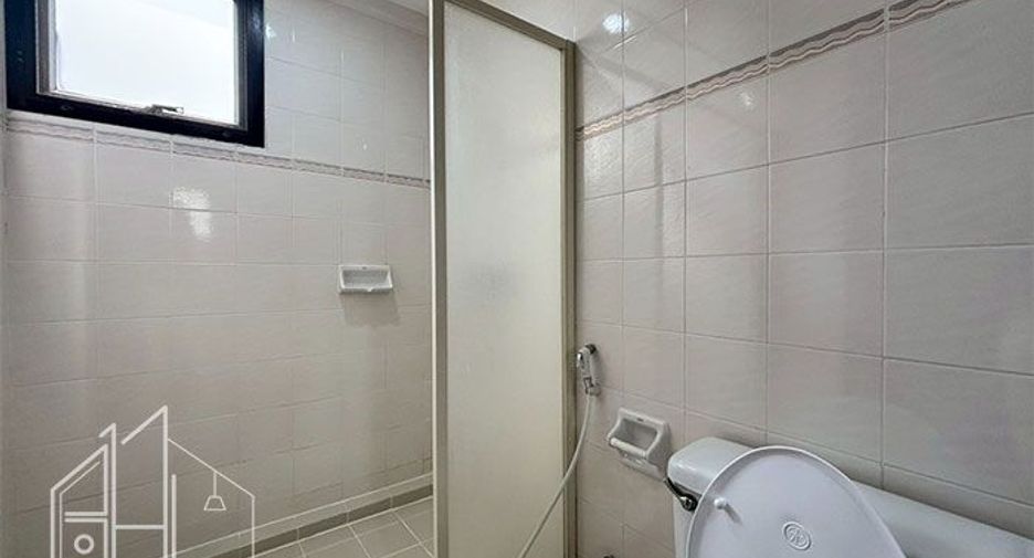 Condo en alquiler de 3 habitaciones en Khlong Toei, Bangkok