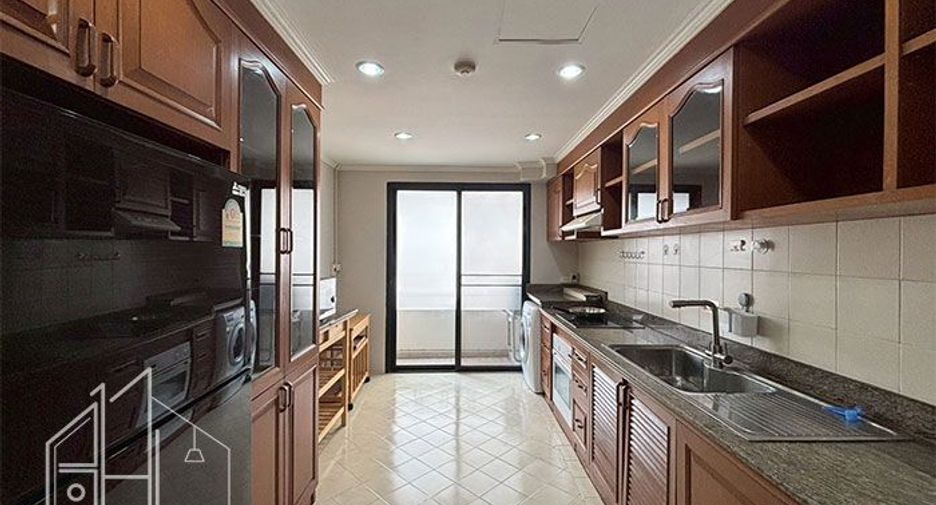 Condo en alquiler de 3 habitaciones en Khlong Toei, Bangkok