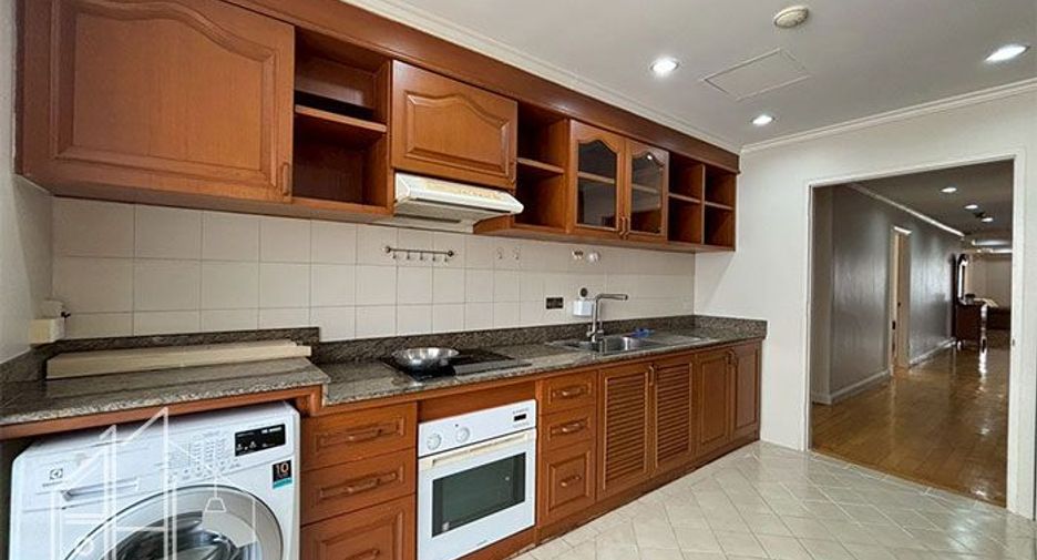 Condo en alquiler de 3 habitaciones en Khlong Toei, Bangkok