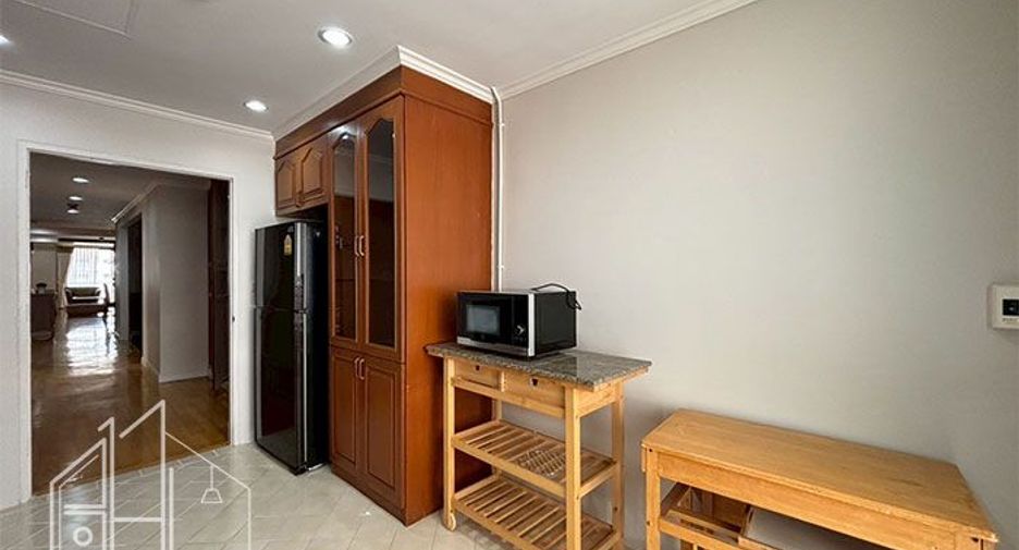 Condo en alquiler de 3 habitaciones en Khlong Toei, Bangkok