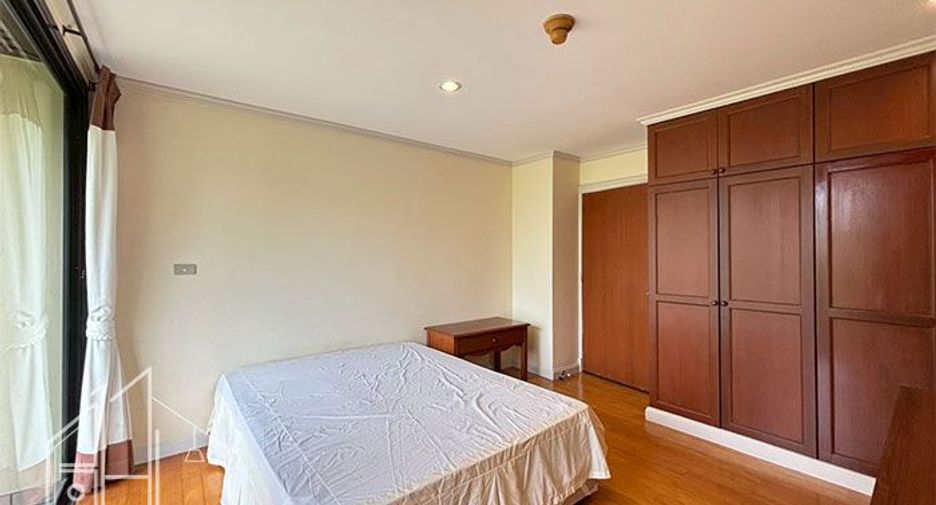 Condo en alquiler de 3 habitaciones en Khlong Toei, Bangkok