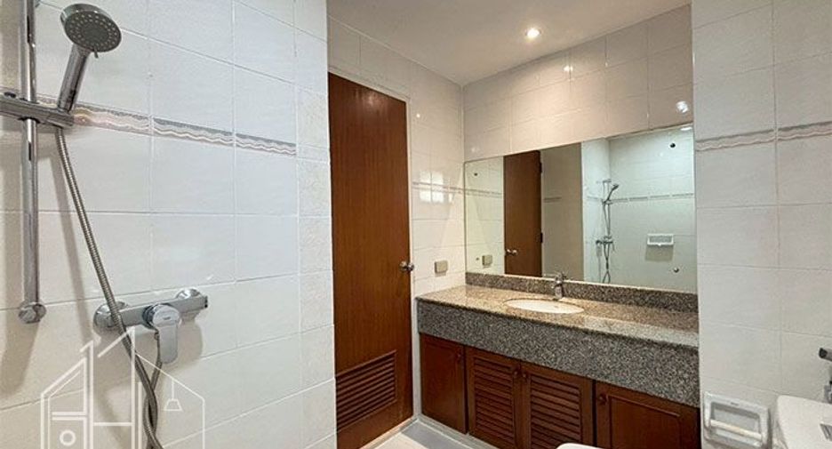 Condo en alquiler de 3 habitaciones en Khlong Toei, Bangkok