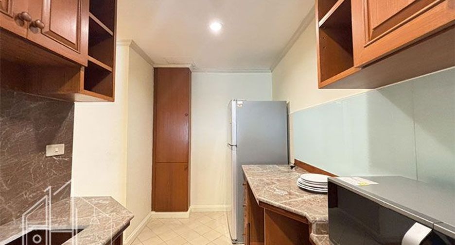Condo en alquiler de 3 habitaciones en Khlong Toei, Bangkok