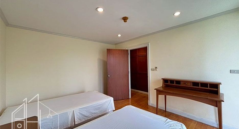 Condo en alquiler de 3 habitaciones en Khlong Toei, Bangkok