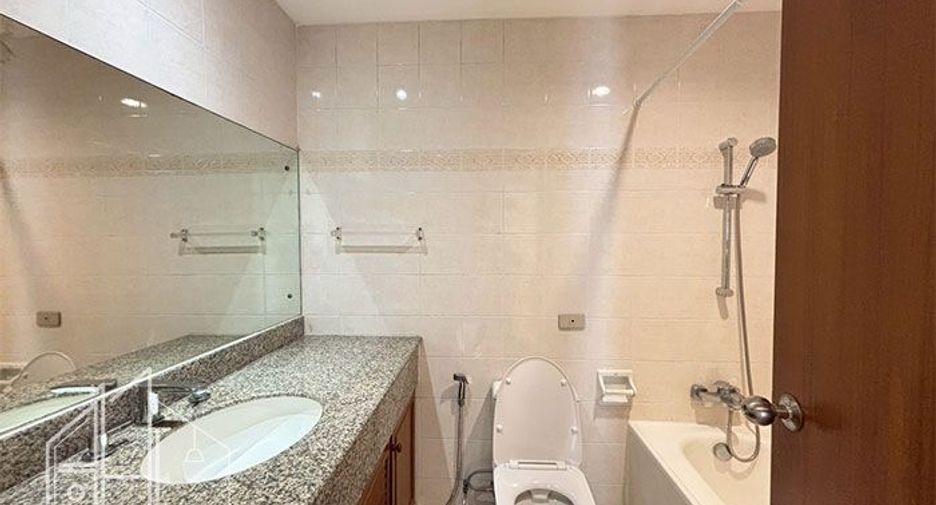 Condo en alquiler de 3 habitaciones en Khlong Toei, Bangkok