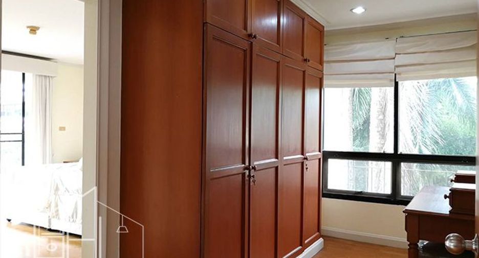 Apartamento en alquiler de 3 habitaciones en Khlong Toei, Bangkok