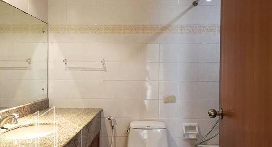 Apartamento en alquiler de 3 habitaciones en Khlong Toei, Bangkok