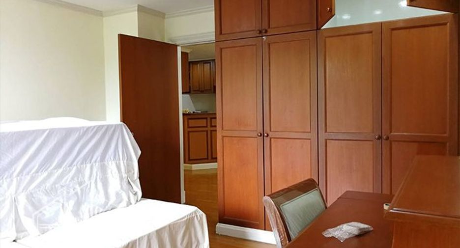 Apartamento en alquiler de 3 habitaciones en Khlong Toei, Bangkok