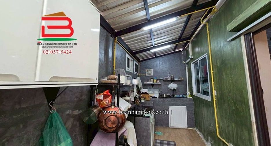 Casa adosada en venta de 3 habitaciones en Bang Khun Thian, Bangkok