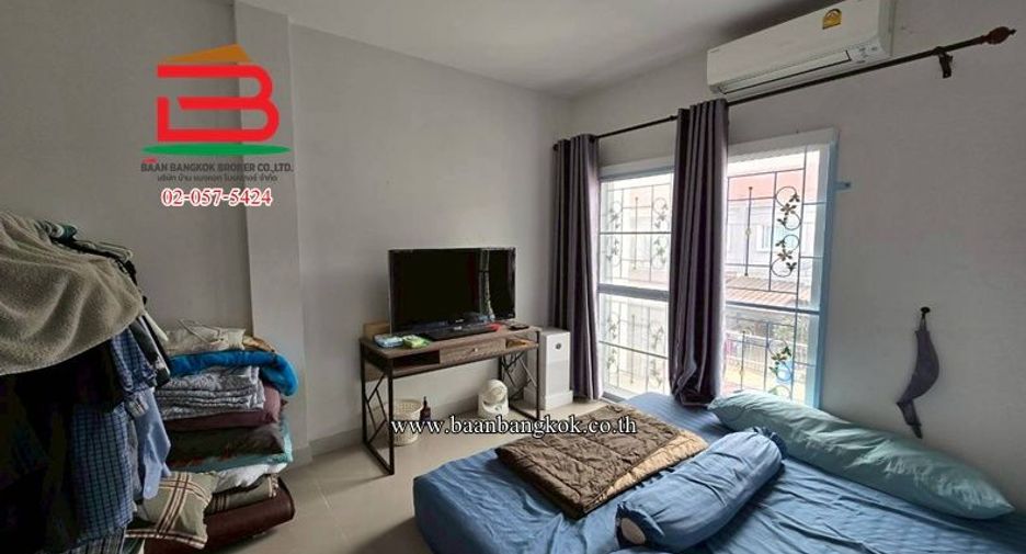 Casa adosada en venta de 3 habitaciones en Bang Khun Thian, Bangkok