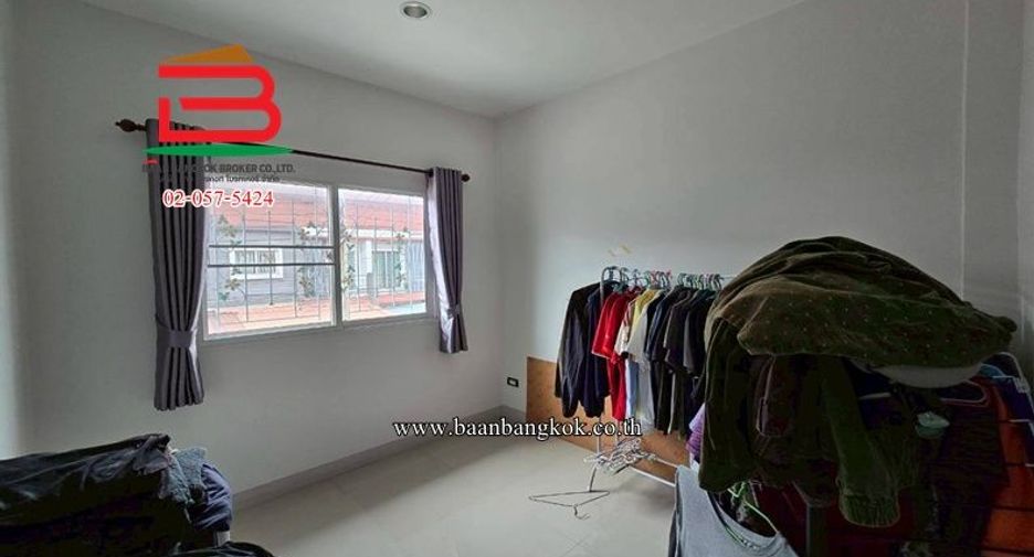 Casa adosada en venta de 3 habitaciones en Bang Khun Thian, Bangkok