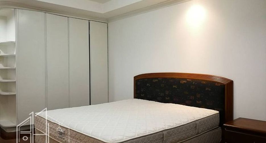 Condo en alquiler de 3 habitaciones en Watthana, Bangkok